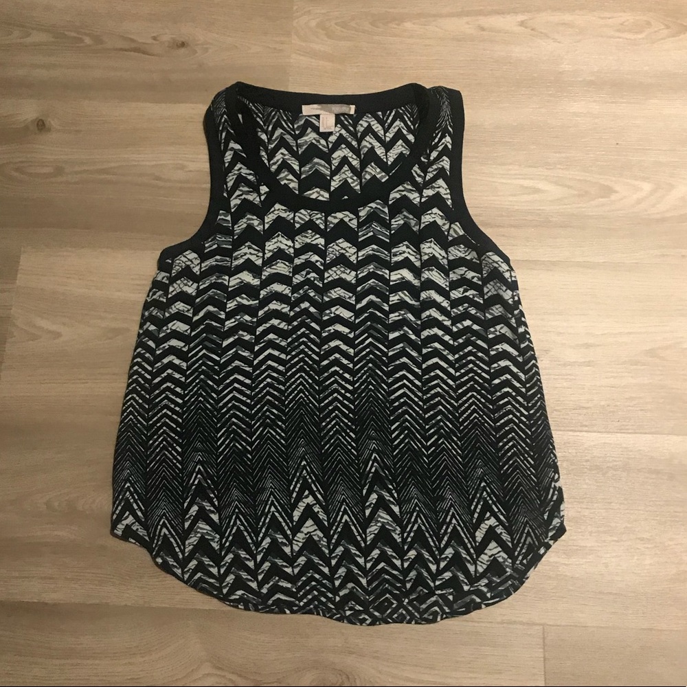Black sleeveless blouse tank in chevron print